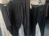 Ca. 85x vrouw, zwarte broeken - afbeelding 2 van  4