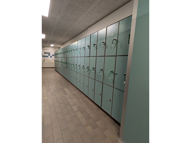 Ca. 8,65 meter lockerkast wandmodule — 81x locker safe-o-mat - afbeelding 1 van  11