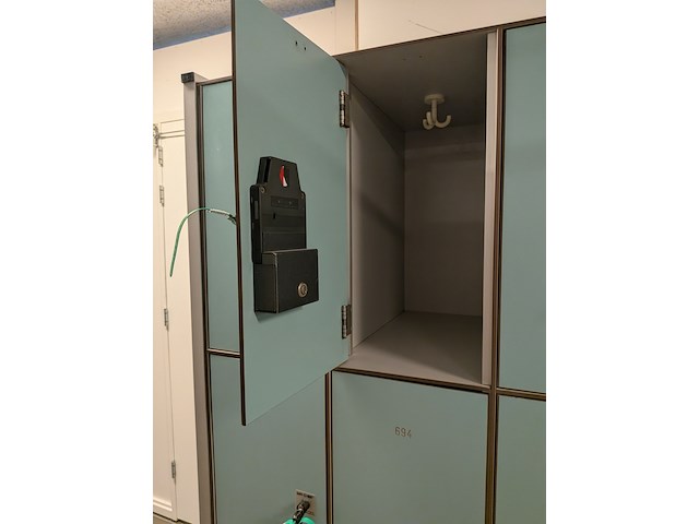 Ca. 8,65 meter lockerkast wandmodule — 81x locker safe-o-mat - afbeelding 10 van  11