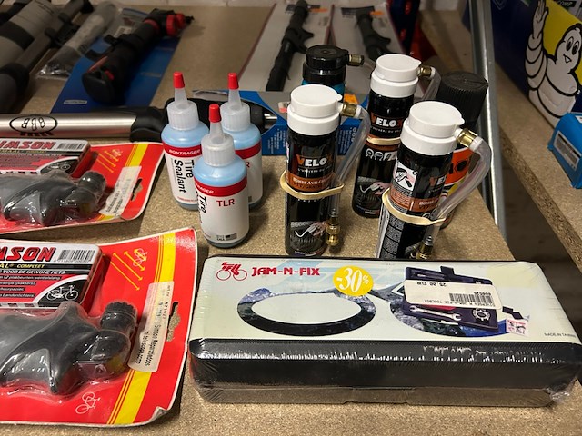Ca. 86x racefiets onderdelen en accessoires - afbeelding 2 van  11