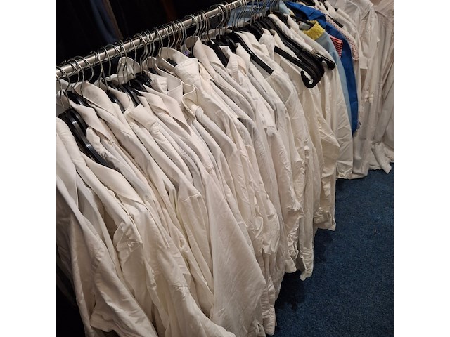 Ca. 86x witte blouses - afbeelding 1 van  8