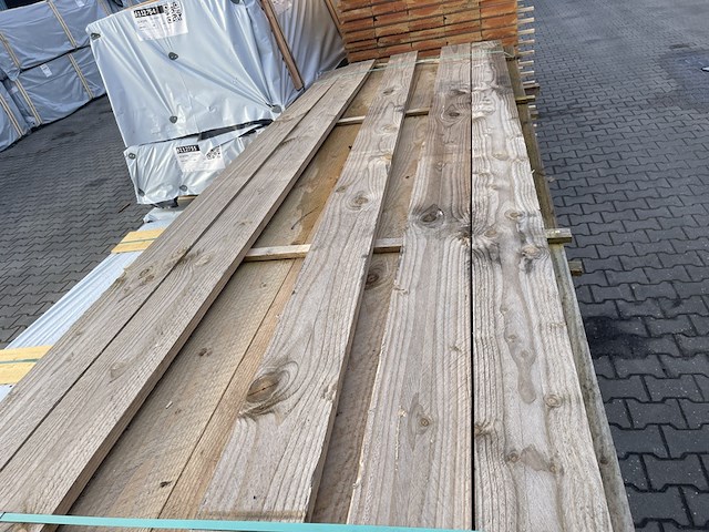 Ca. 89x douglas planken fijnbezaagd, 22x150mm, lengte 300cm - afbeelding 1 van  3