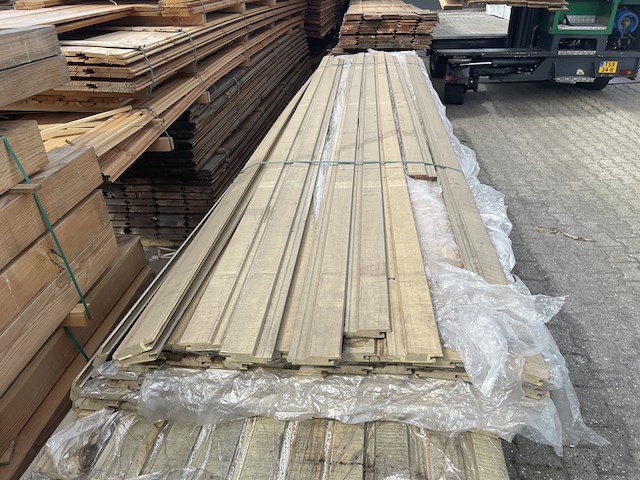Ca. 89x hardhouten channelsiding gecoat, 21x97mm, lengte 10/365cm, 52/400cm, 4/430cm, 13/460cm - afbeelding 1 van  3