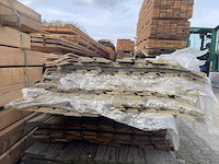 Ca. 89x hardhouten channelsiding gecoat, 21x97mm, lengte 10/365cm, 52/400cm, 4/430cm, 13/460cm - afbeelding 2 van  3