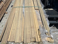 Ca. 89x hardhouten channelsiding gecoat, 21x97mm, lengte 10/365cm, 62/400cm, 4/430cm, 13/460cm