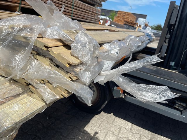 Ca. 89x hardhouten channelsiding gecoat, 21x97mm, lengte 10/365cm, 62/400cm, 4/430cm, 13/460cm - afbeelding 2 van  3