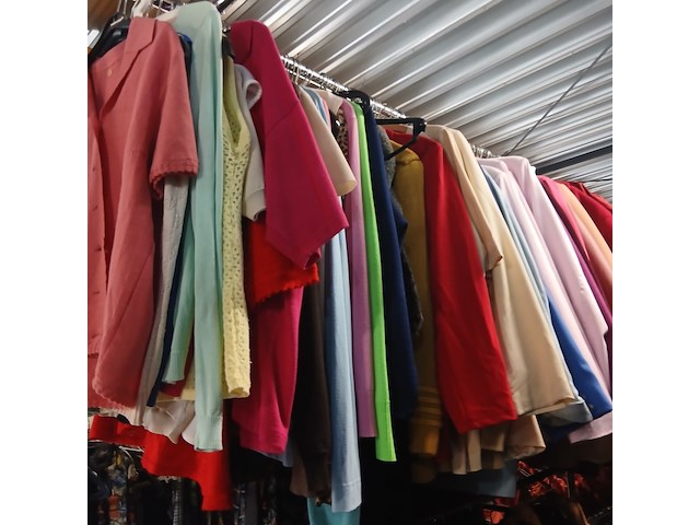Ca. 89x ouderwetse vestjes en man/ vrouw colberts - afbeelding 1 van  9