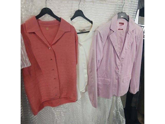 Ca. 89x ouderwetse vestjes en man/ vrouw colberts - afbeelding 6 van  9