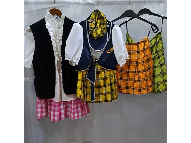 Ca. 89x schooluniformen - afbeelding 4 van  5
