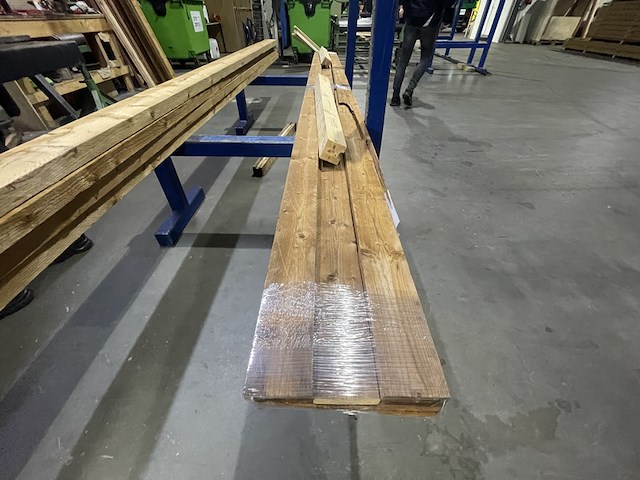 Ca. 8x thermo vuren planken fijnbezaagd, 25x100mm, lengte 400cm - afbeelding 1 van  3
