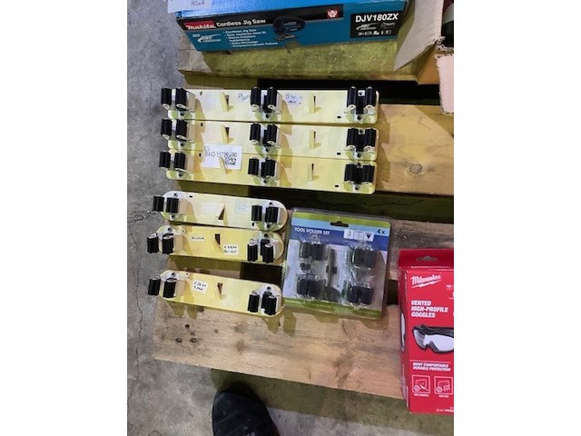 Ca. 8x tuin/gereedschap-houders - afbeelding 1 van  2