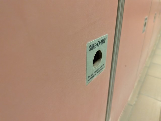 Ca. 9 meter dubbelzijdige lockerkast-module — 168x locker safe-o-mat - afbeelding 6 van  15