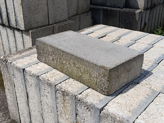 Ca. 900x gootstenen, 30x15x7 cm - afbeelding 1 van  3