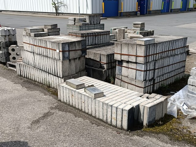 Ca. 900x gootstenen, 30x15x7 cm - afbeelding 2 van  3