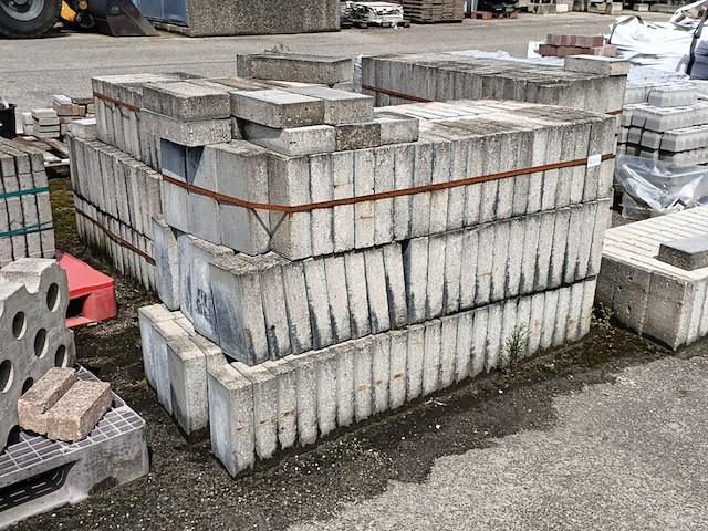 Ca. 900x gootstenen, 30x15x7 cm - afbeelding 3 van  3