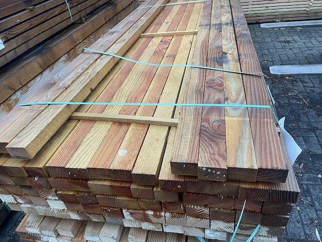 Ca. 90x douglas regels fijnbezaagd, 50x75mm, lengte 400cm - afbeelding 1 van  3