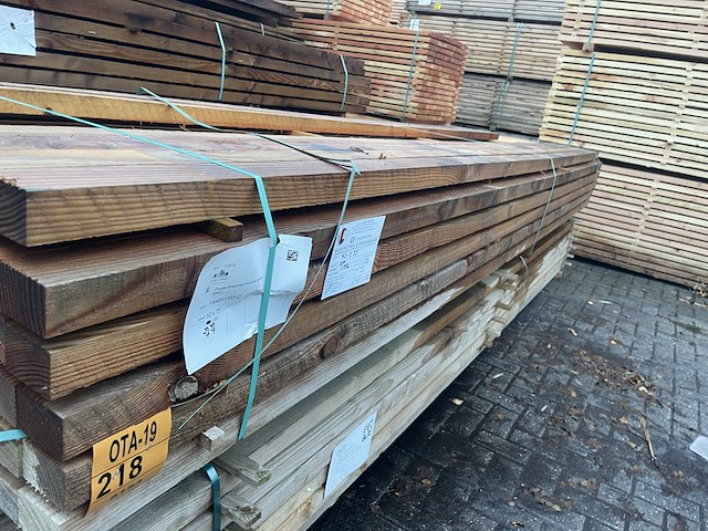 Ca. 90x douglas regels fijnbezaagd, 50x75mm, lengte 400cm - afbeelding 2 van  3