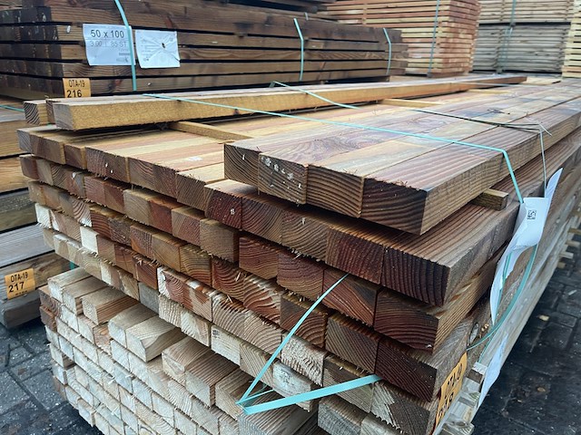 Ca. 90x douglas regels fijnbezaagd, 50x75mm, lengte 400cm - afbeelding 3 van  3