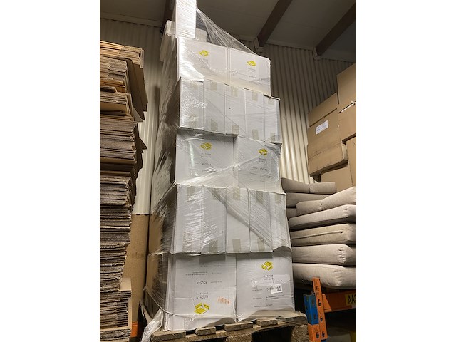 Ca. 90x dozen a 1000 deksels t.b.v. koffiebekers - afbeelding 1 van  3