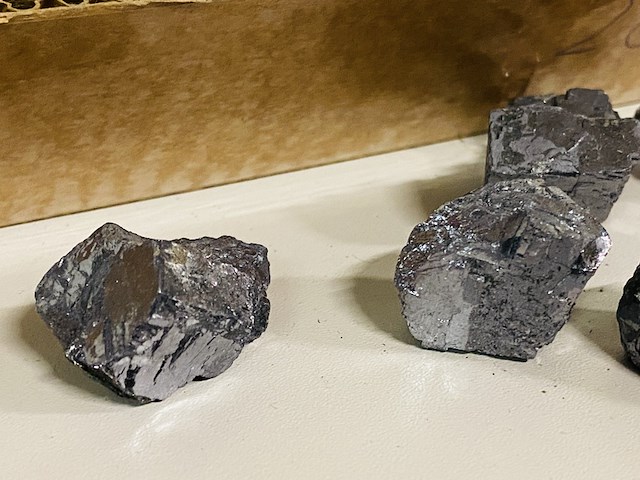 Ca. 90x galeniet brokjes - afbeelding 3 van  6