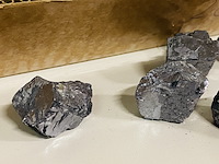 Ca. 90x galeniet brokjes - afbeelding 3 van  6