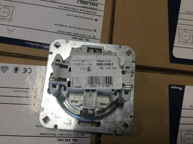 Ca. 90x inbouw stopcontacten kopp, hk07, wit - afbeelding 4 van  4