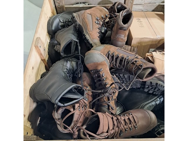 Ca. 90x paar diverse schoenen, o.a. haix, neskrid en meindl - afbeelding 8 van  8