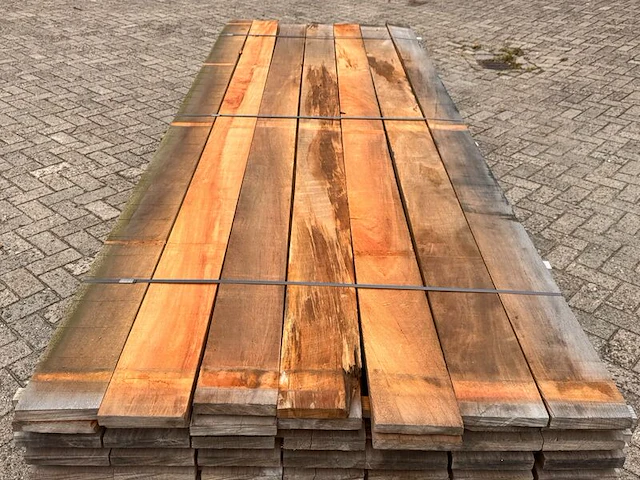 Ca. 91x mora hardhouten planken fijnbezaagd, 25x150mm, lengte 300cm - afbeelding 1 van  3