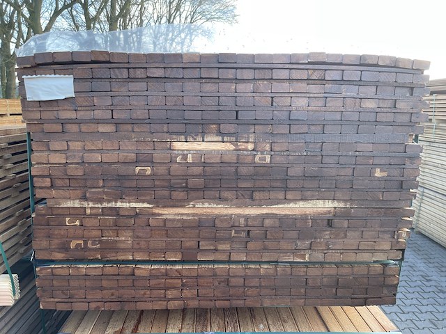 Ca. 92x angelim pedra latten geschaafd, 21x40mm, lengte 305cm - afbeelding 3 van  3