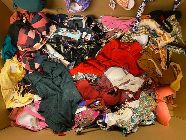 Ca. 92x badpakken en bikini's, cyell, beachlife, fantasia, maat 36 t/m 42 - afbeelding 2 van  4