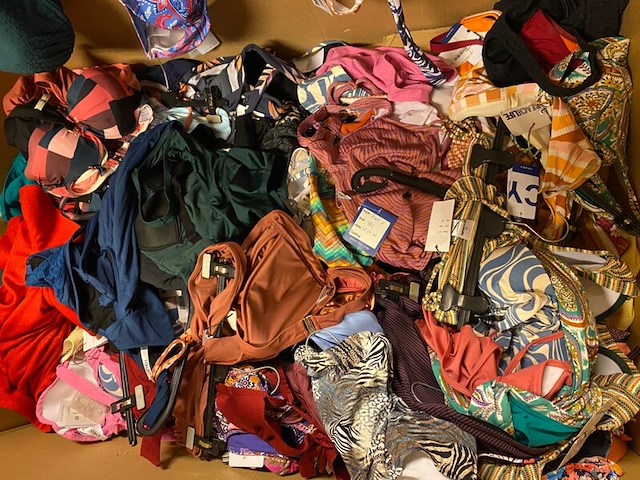 Ca. 92x badpakken en bikini's, cyell, beachlife, fantasia, maat 36 t/m 42 - afbeelding 4 van  4