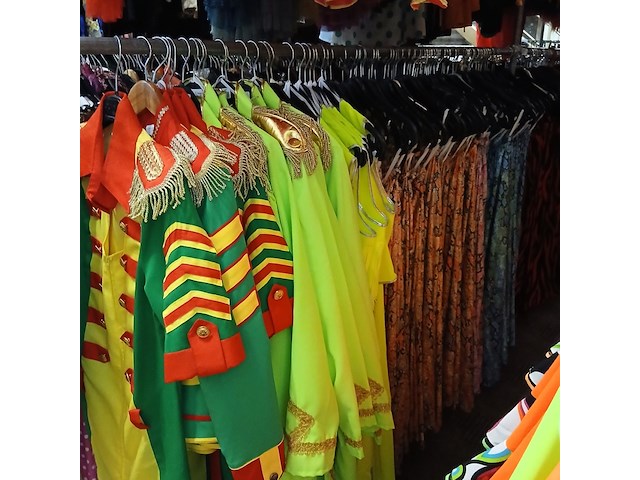 Ca. 92x carnaval en feestkleding neon - afbeelding 1 van  7