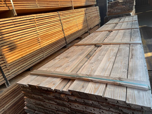 Ca. 95x douglas dubbele rhombus, 25x137mm, lengte 500cm - afbeelding 1 van  3