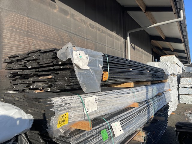 Ca. 95x douglas wisselsponning/halfhoutsrabat zwart gecoat, 18x190mm, lengte 500cm - afbeelding 2 van  3