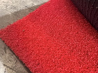Ca. 96m2 kunstgras, 10 mm hoog, rood - afbeelding 1 van  2