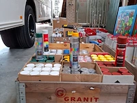 Ca. 96x diverse verf spuitbussen