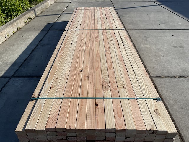 Ca. 96x douglas regels geschaafd, 45x70mm, lengte 300cm - afbeelding 1 van  3