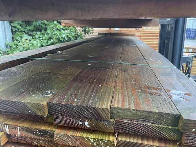 Ca. 97x douglas planken fijnbezaagd, 31x150mm, lengte 500cm - afbeelding 1 van  3