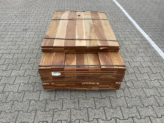 Ca. 97x guyana ipé planken geschaafd country grade, 21x140mm, lengte 24/125cm, 73/155cm - afbeelding 1 van  3