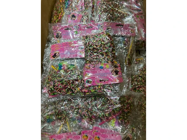 Ca. 97x verpakkingen loombandjes - afbeelding 1 van  4