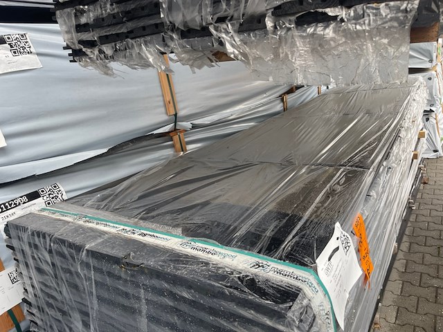 Ca. 98x grenen design profiel zwart gecoat, 21x145mm, lengte 420cm - afbeelding 1 van  3