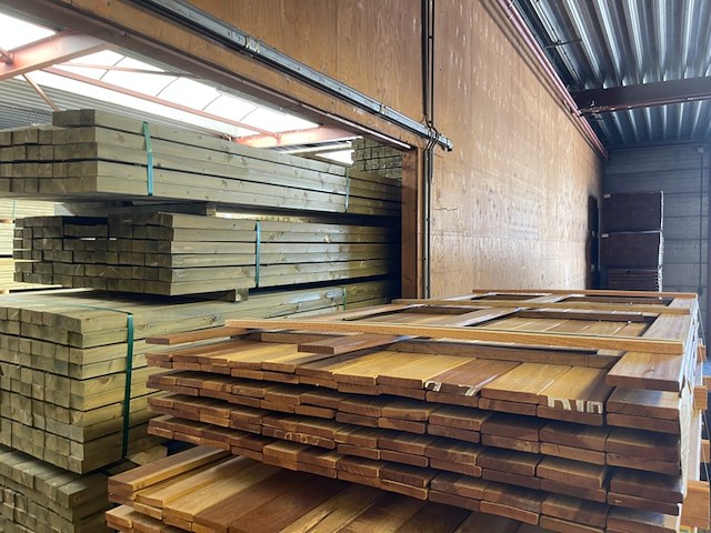 Ca. 99x guyana ipé country grade planken geschaafd, 18x90mm, lengte 250cm - afbeelding 1 van  3