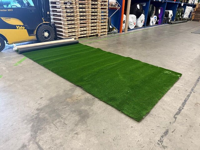 Ca. 9m2 kunstgras, 30 mm hoog, groen - afbeelding 1 van  3