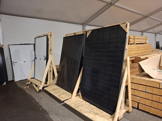 Ca. 9x diverse zonnepanelen o.a. aiko, jinko - afbeelding 1 van  9