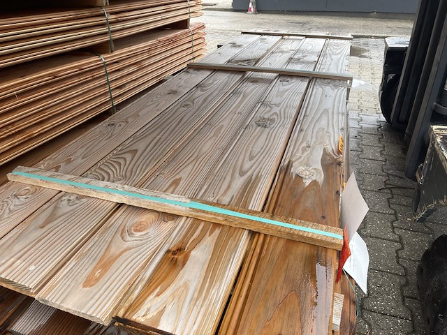 Ca. 9x douglas kraaldelen veer en groef, 18x180mm, lengte 300cm - afbeelding 1 van  3