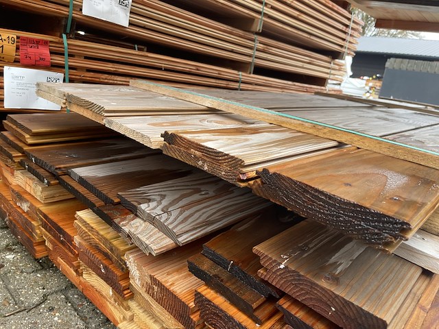 Ca. 9x douglas kraaldelen veer en groef, 18x180mm, lengte 300cm - afbeelding 3 van  3