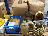 Ca.11x windlicht, 1x bijzettafel en 1x vaas des pots