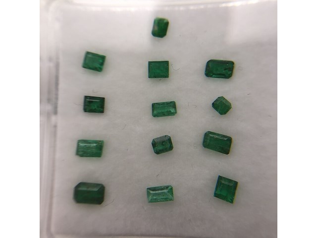 Ca.13x kleine smaragden, edelsteen, groen - afbeelding 1 van  4
