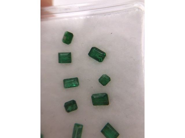 Ca.13x kleine smaragden, edelsteen, groen - afbeelding 2 van  4