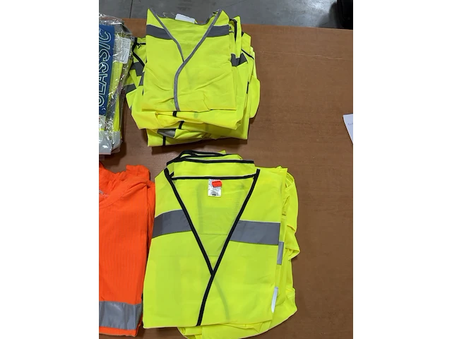 Ca.188x diverse werkkleding - afbeelding 2 van  23